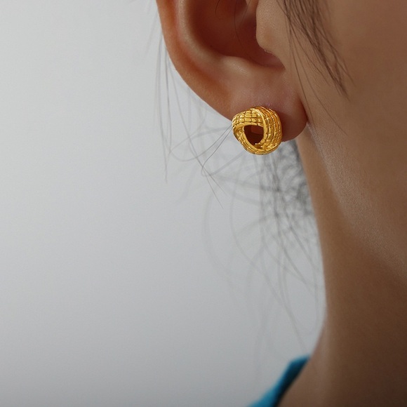 18K Gold Plated Knot Stud Earrings*Dainty Jewelry*Everyday Stud*Lightweight*ML - Picture 2 of 8